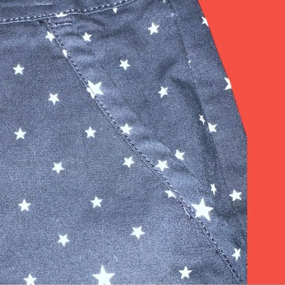 Gloria Vanderbilt new dark blue shorts with white stars and side pockets ! - Picture 3 of 7